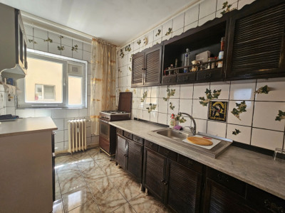 Vanzare Apartament 3 camere, Brancoveanu intersectie cu Nitu Vasile